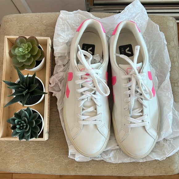Veja Esplar Logo Sneaker, size 9 - Picture 2 of 7